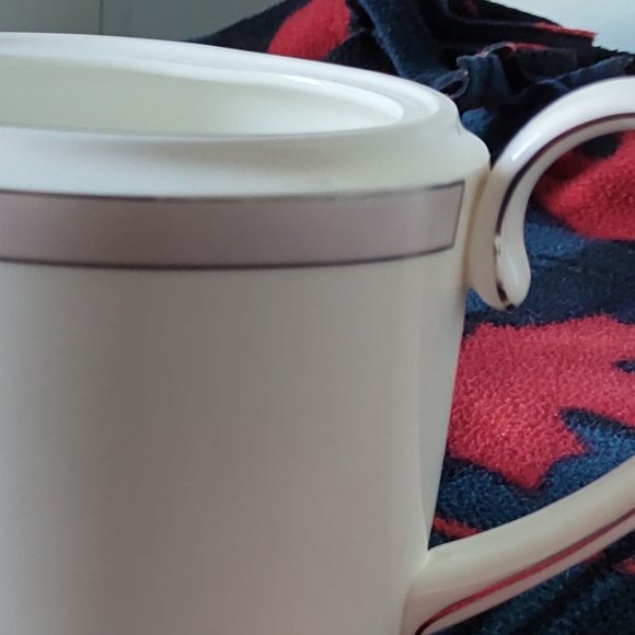 Vera Wang Pink Duchesse Teapot by WEDGWOOD (no lid) - Picture 4 of 6